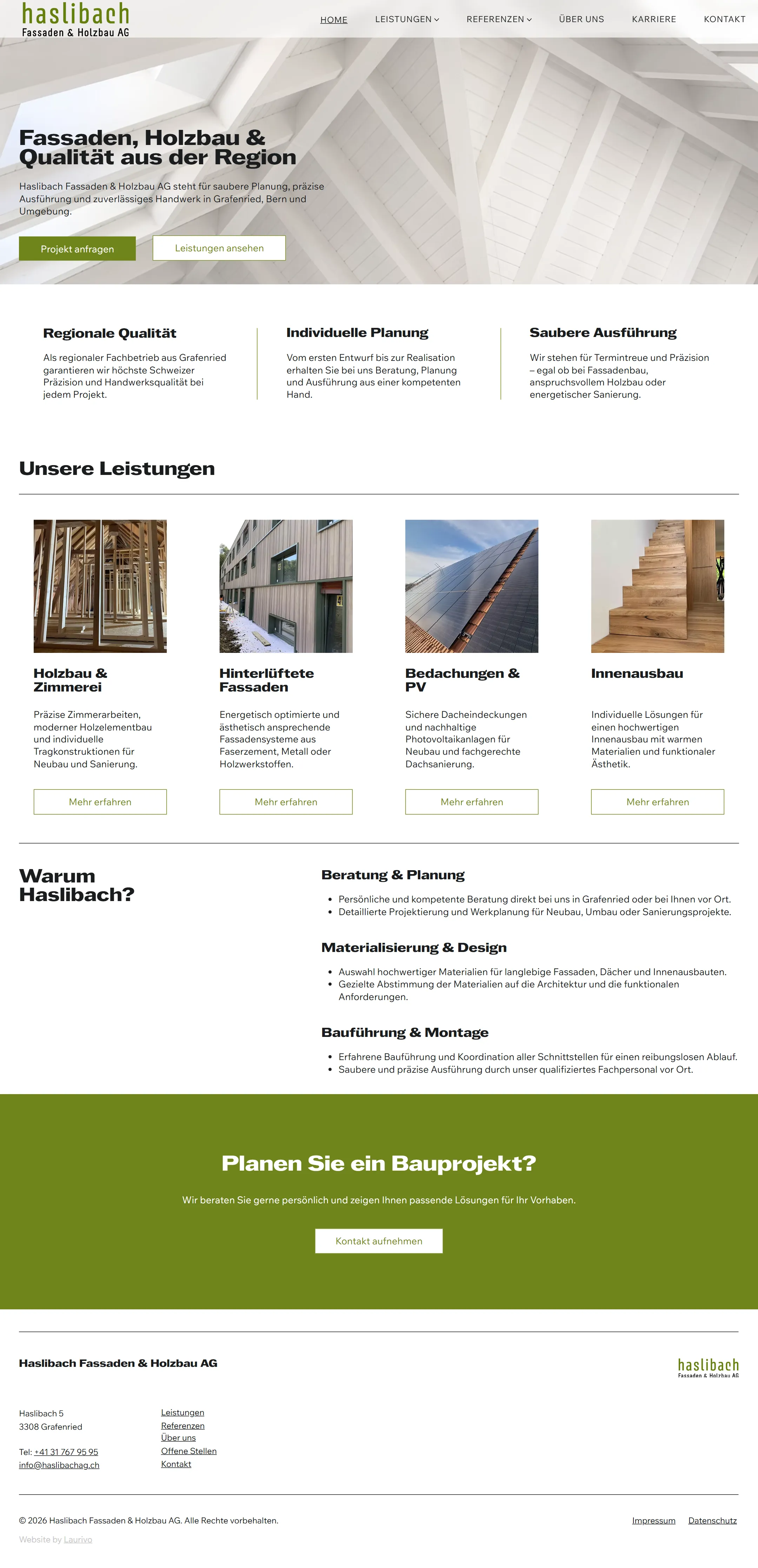 Startseite von haslibachag.ch in voller Länge: Einstieg mit Holzdachkonstruktion, drei Grundsätze, vier Leistungsbereiche mit Projektbildern, «Warum Haslibach?» und Kontaktaufforderung.